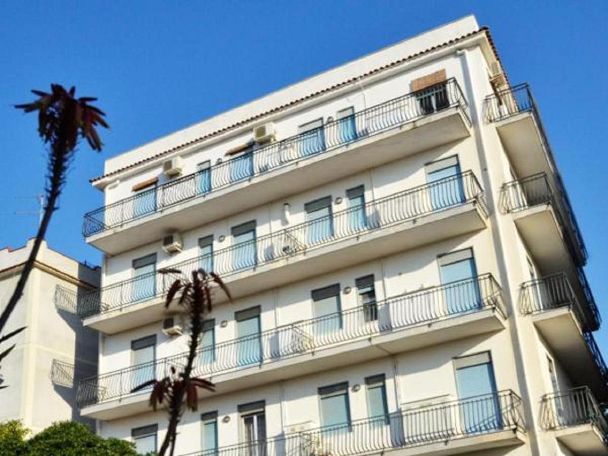 Gianni House Backpackers Hostel Джардини Наксос Екстериор снимка