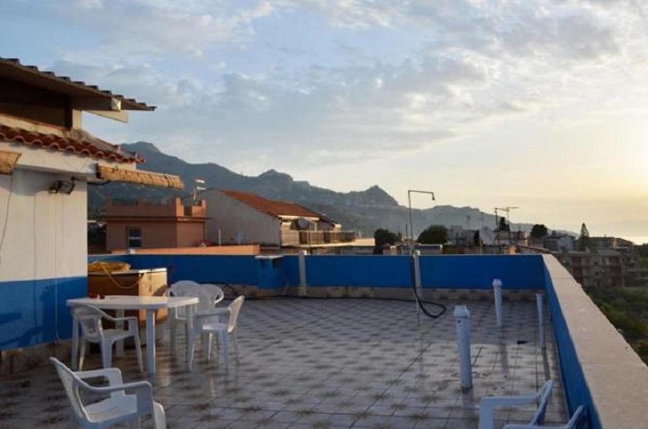 Gianni House Backpackers Hostel Джардини Наксос Екстериор снимка