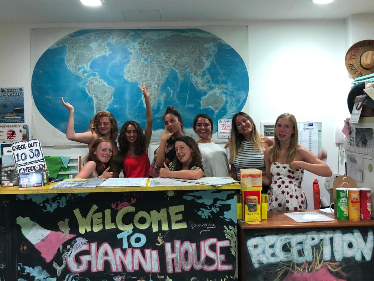 Gianni House Backpackers Hostel Джардини Наксос Екстериор снимка